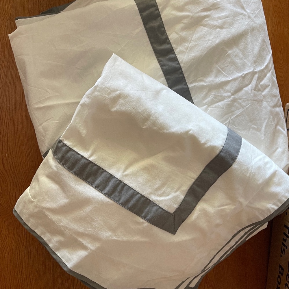Pottery Barn Border Trim Queen size Duvet Cover w/two Shams